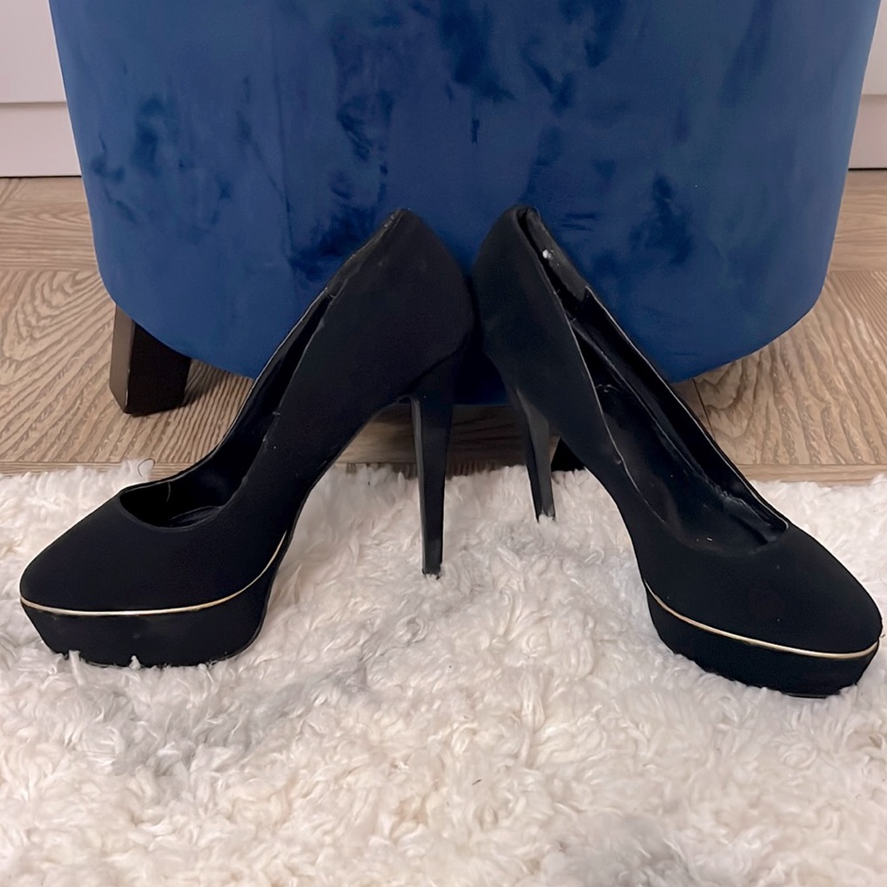 Black and gold velvet heels